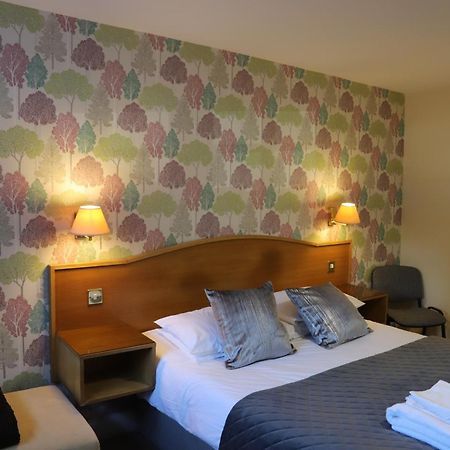The Red Lion & Cellar Room, Betchworth Bagian luar foto