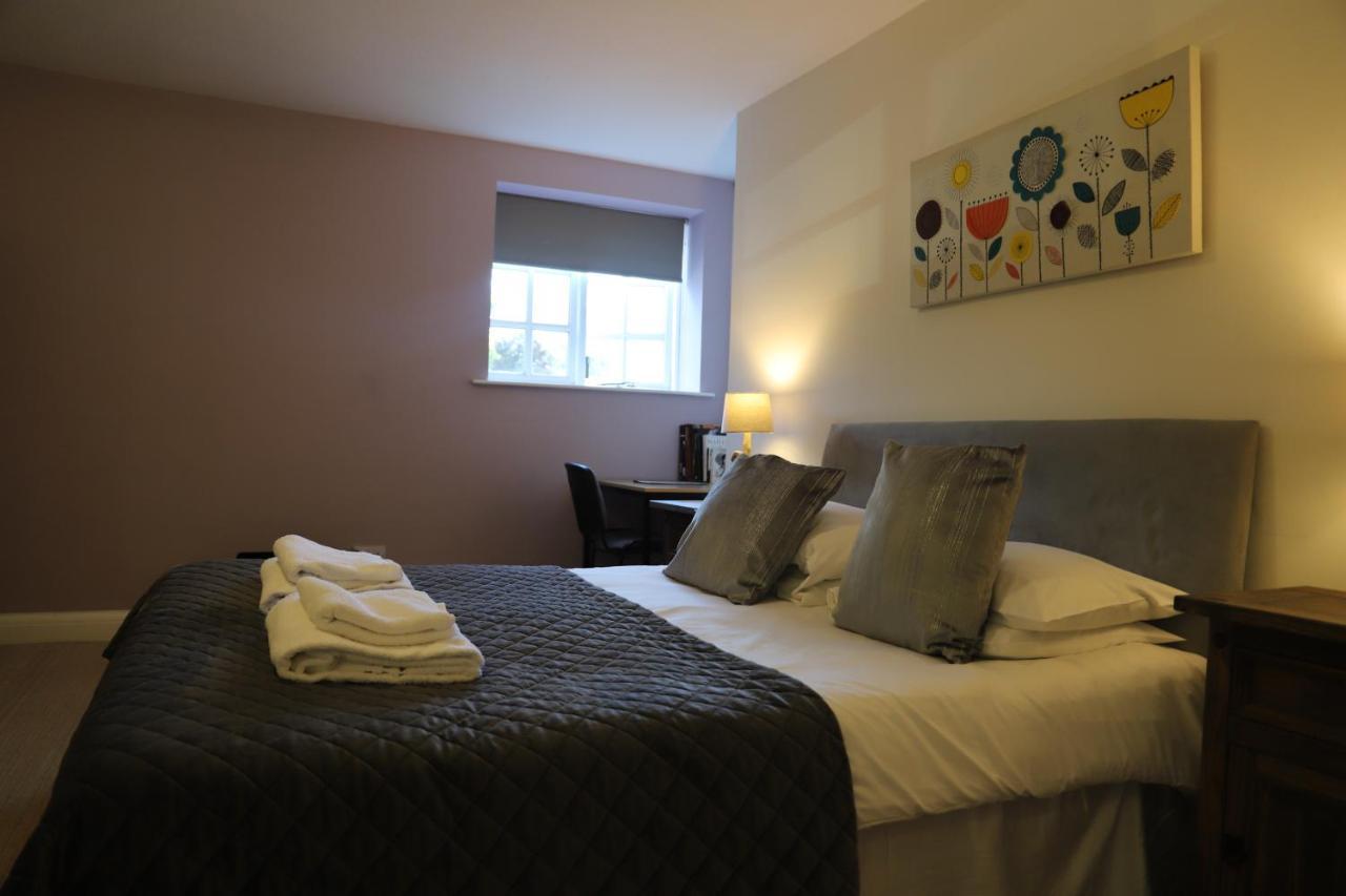 The Red Lion & Cellar Room, Betchworth Bagian luar foto
