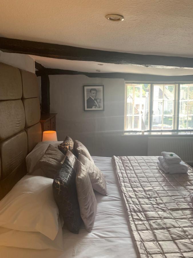 The Red Lion & Cellar Room, Betchworth Bagian luar foto