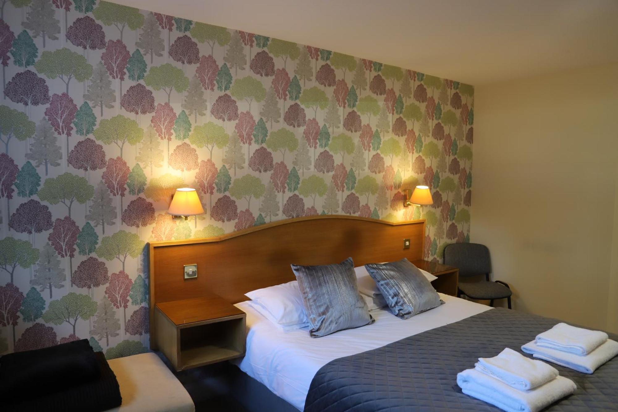 The Red Lion & Cellar Room, Betchworth Bagian luar foto