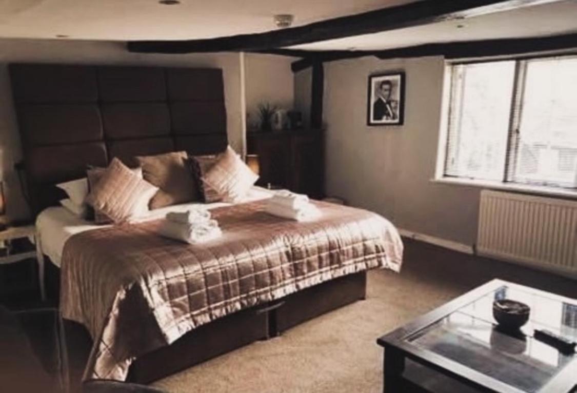 The Red Lion & Cellar Room, Betchworth Bagian luar foto