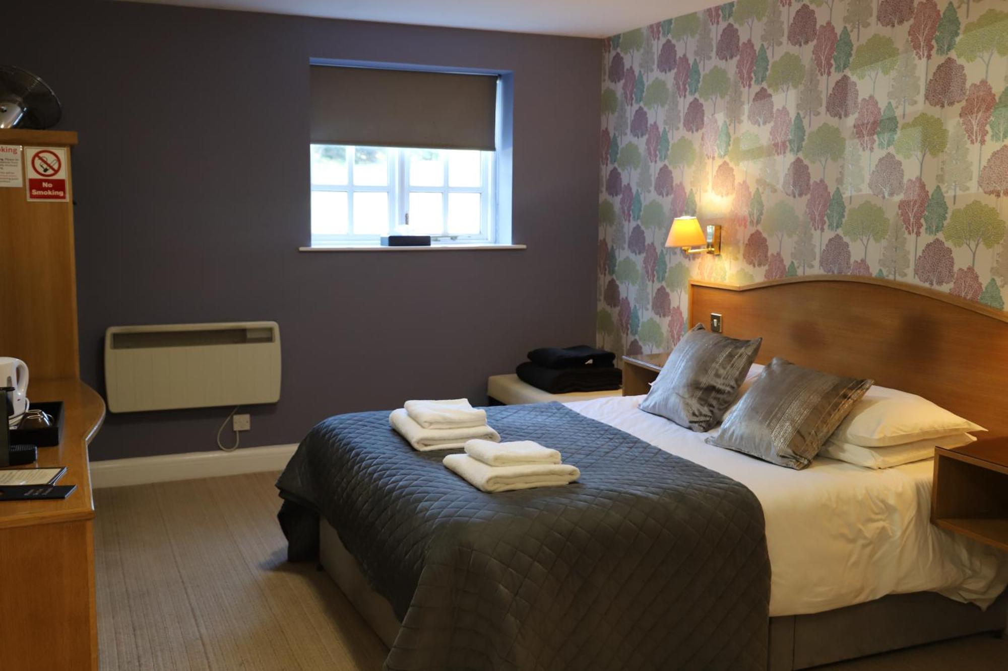 The Red Lion & Cellar Room, Betchworth Bagian luar foto