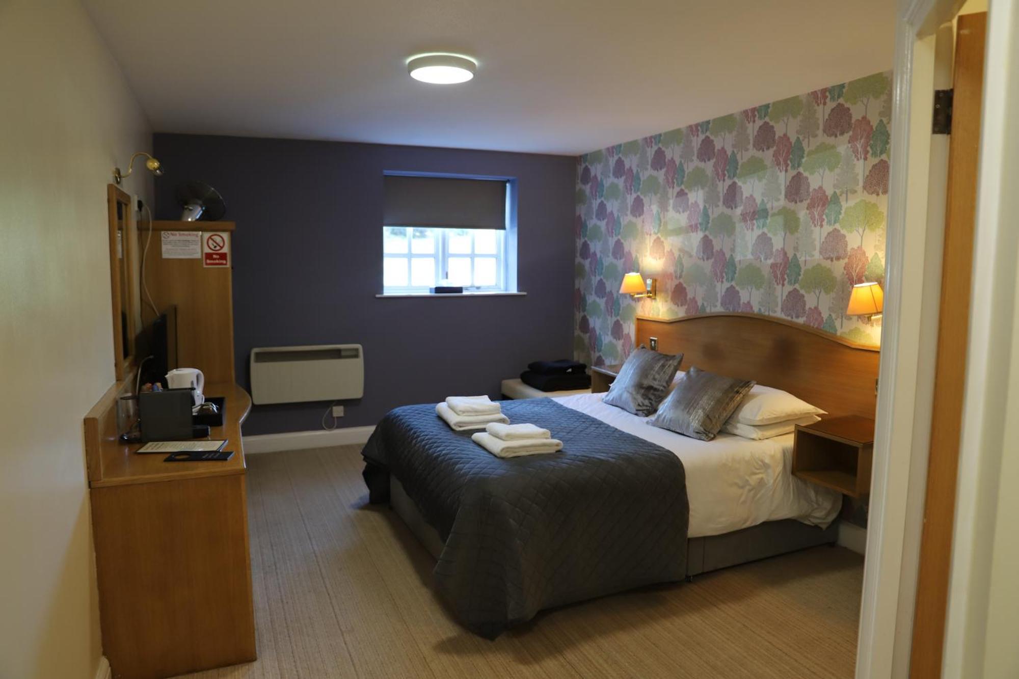 The Red Lion & Cellar Room, Betchworth Bagian luar foto