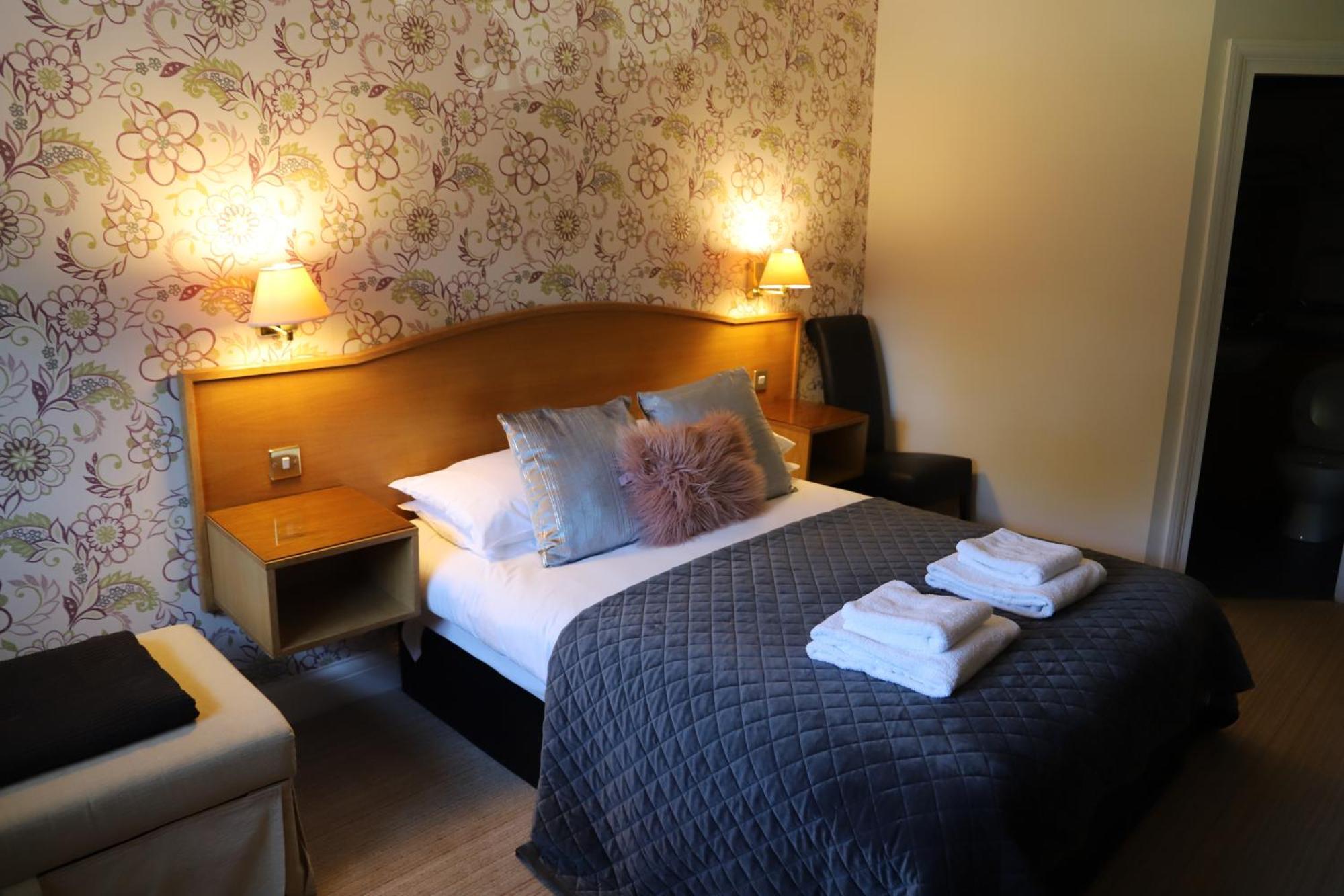 The Red Lion & Cellar Room, Betchworth Bagian luar foto