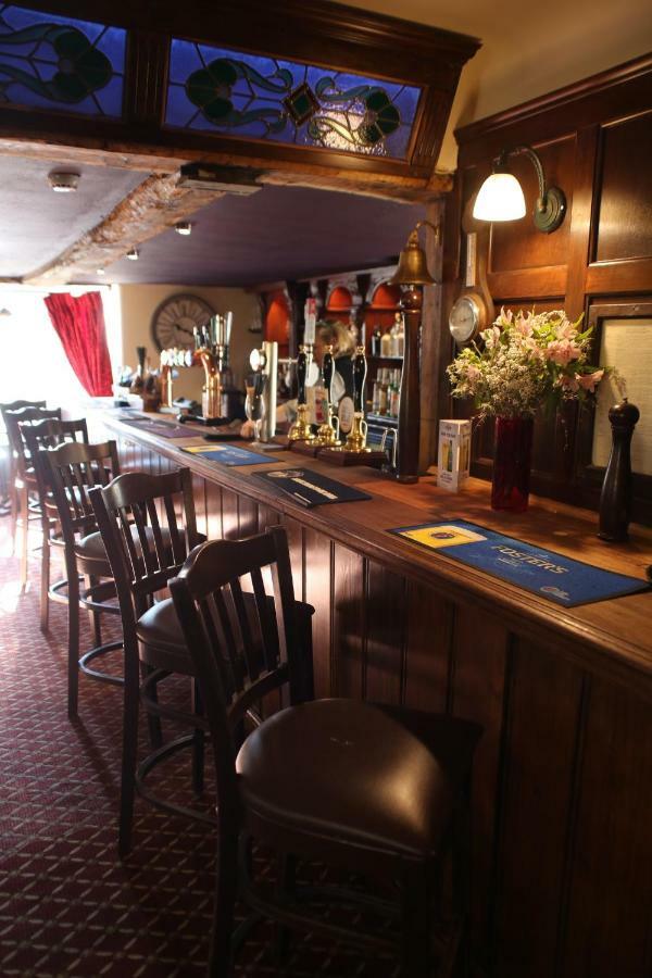 The Red Lion & Cellar Room, Betchworth Bagian luar foto