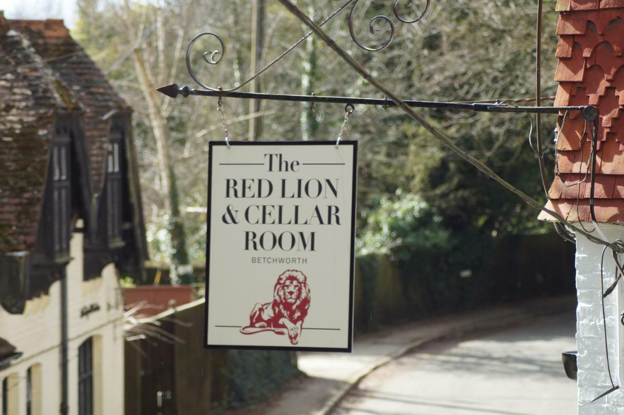 The Red Lion & Cellar Room, Betchworth Bagian luar foto